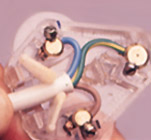 Make sure the electrical cord is firmly gripped by the arrestor clips. The green and yellow wire must always be inserted into the top pin.The blue wire is inserted into the left pin (the pin is marked with a blue spot or the letter N).