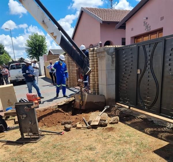 Installation of prepaid split meters resumes in Dlamini, Soweto